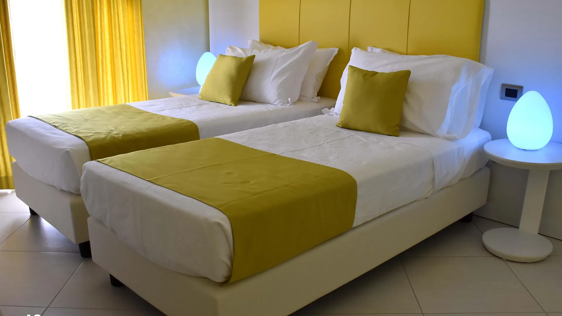 Hotel Riviera Azzurra Oliveri 4*,  Italia